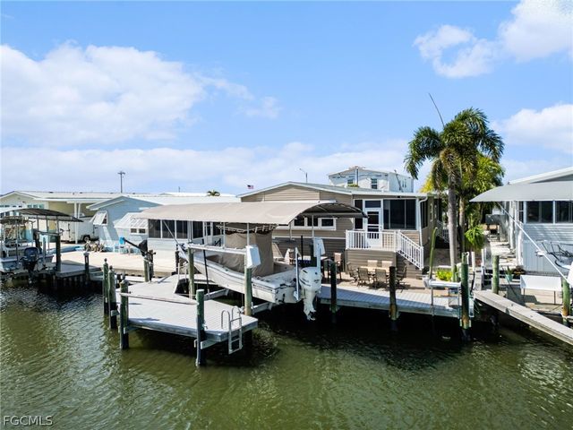 3094 Harpoon LN, St James City, FL 33956