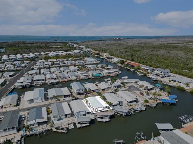 3094 Harpoon LN, St James City, FL 33956