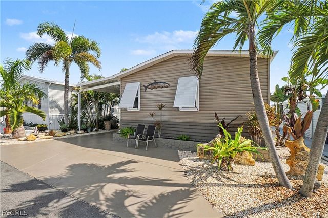 3094 Harpoon LN, St James City, FL 33956