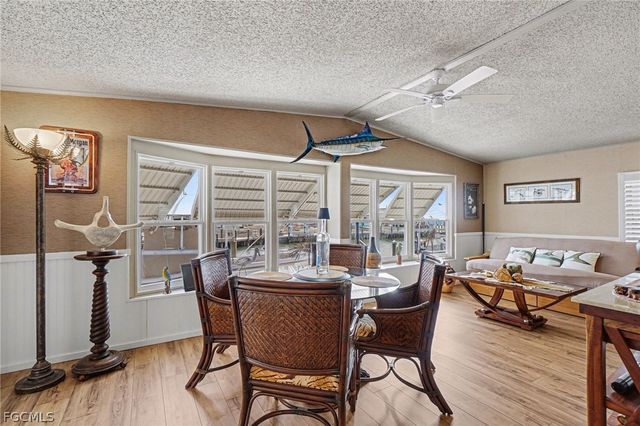 3094 Harpoon LN, St James City, FL 33956