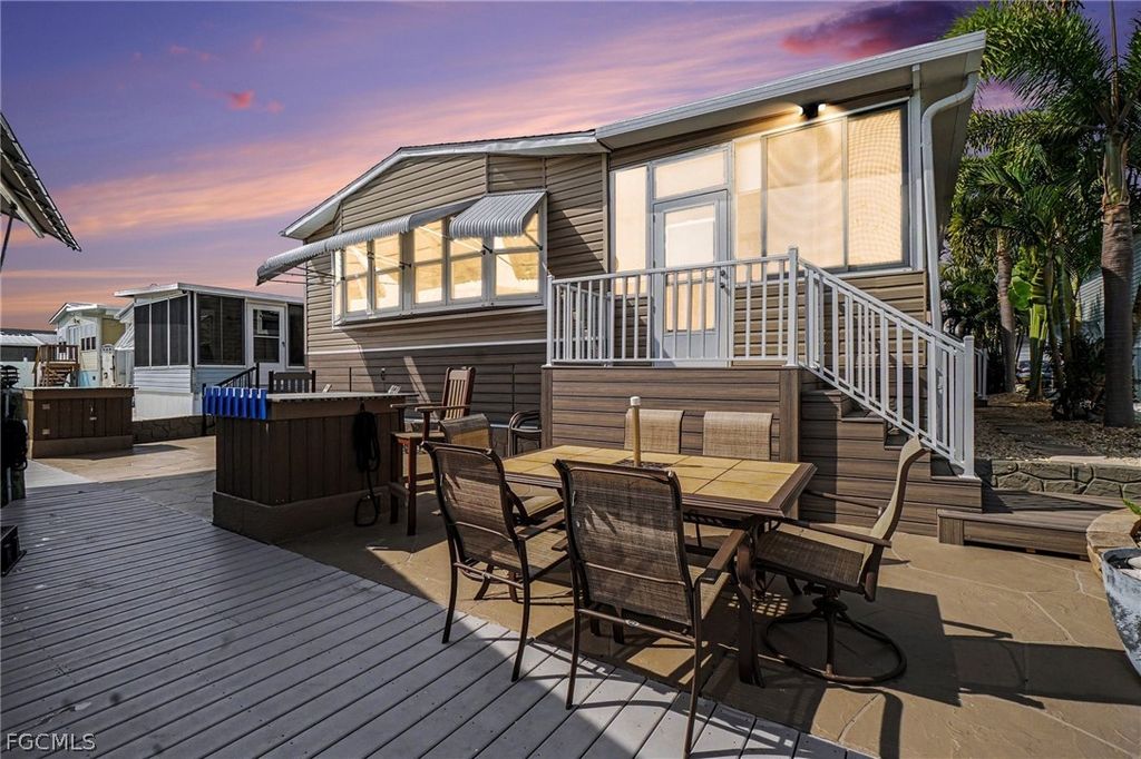 3094 Harpoon LN, St James City, FL 33956