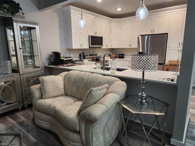 933 Eastfield LN, Newport News, VA 23602