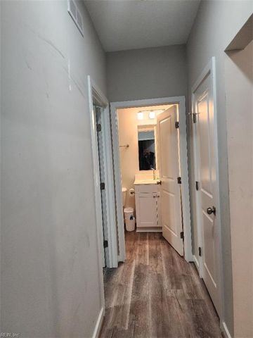 933 Eastfield LN, Newport News, VA 23602