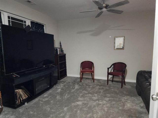 933 Eastfield LN, Newport News, VA 23602