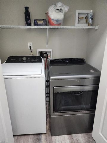 933 Eastfield LN, Newport News, VA 23602