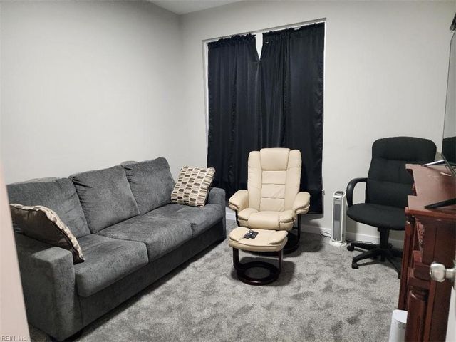 933 Eastfield LN, Newport News, VA 23602