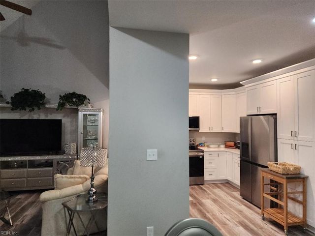 933 Eastfield LN, Newport News, VA 23602