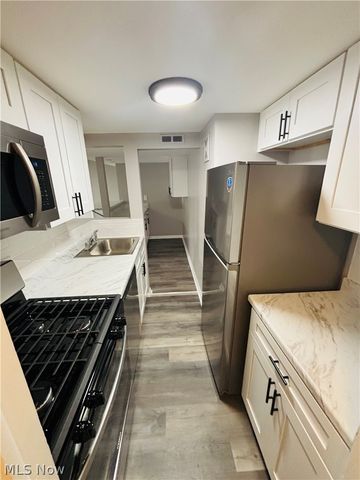 21045 Southbend Circle 2, Rocky River, OH 44116