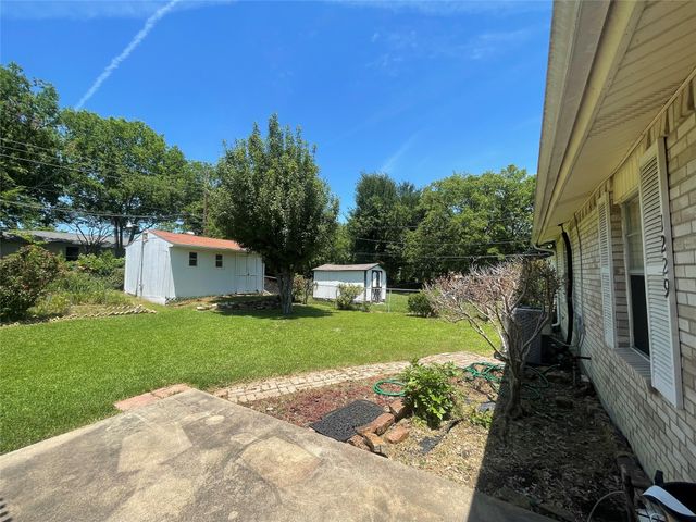 1229 Greenbrier Drive, Mesquite, TX 75149