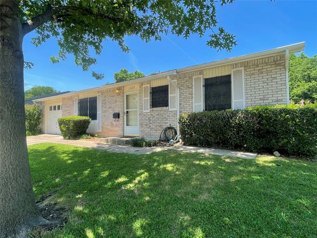 1229 Greenbrier Drive, Mesquite, TX 75149