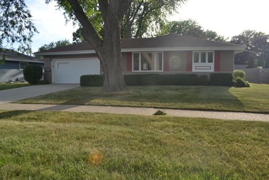 1125 N Pontiac Drive, Janesville, WI 53545