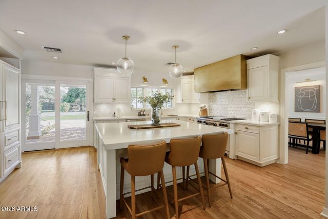 330 W LAWRENCE Road, Phoenix, AZ 85013