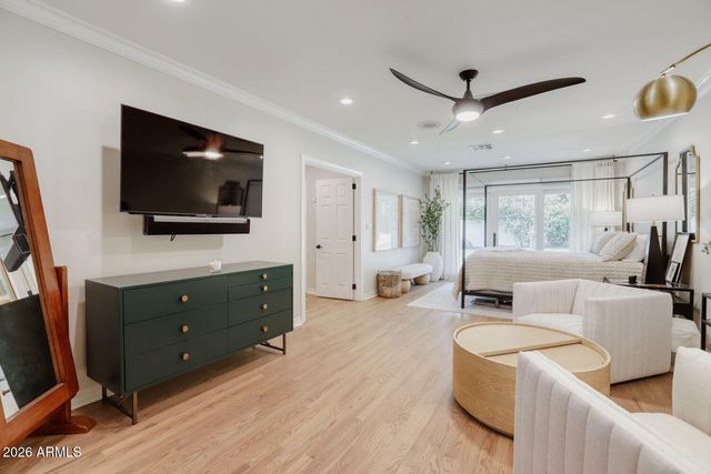 330 W LAWRENCE Road, Phoenix, AZ 85013