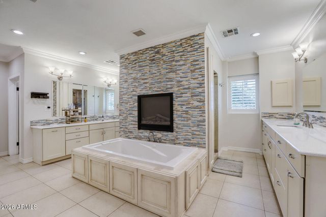330 W LAWRENCE Road, Phoenix, AZ 85013