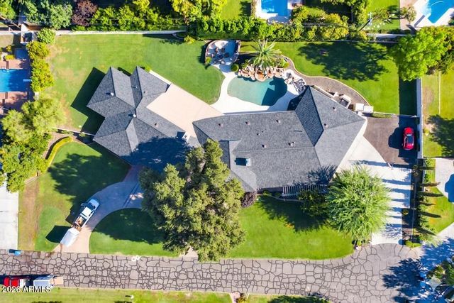 330 W LAWRENCE Road, Phoenix, AZ 85013