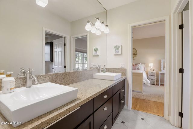 330 W LAWRENCE Road, Phoenix, AZ 85013