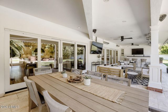 330 W LAWRENCE Road, Phoenix, AZ 85013