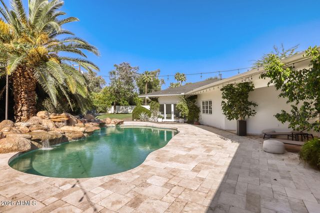 330 W LAWRENCE Road, Phoenix, AZ 85013