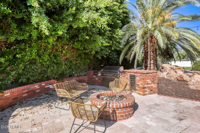 330 W LAWRENCE Road, Phoenix, AZ 85013