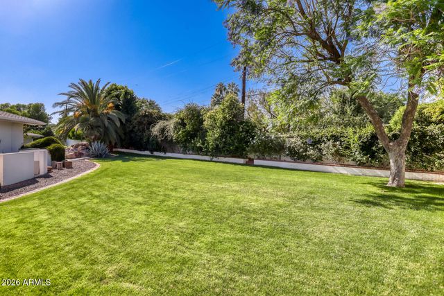 330 W LAWRENCE Road, Phoenix, AZ 85013