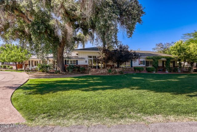 330 W LAWRENCE Road, Phoenix, AZ 85013