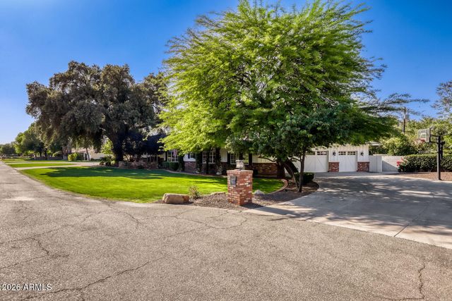 330 W LAWRENCE Road, Phoenix, AZ 85013