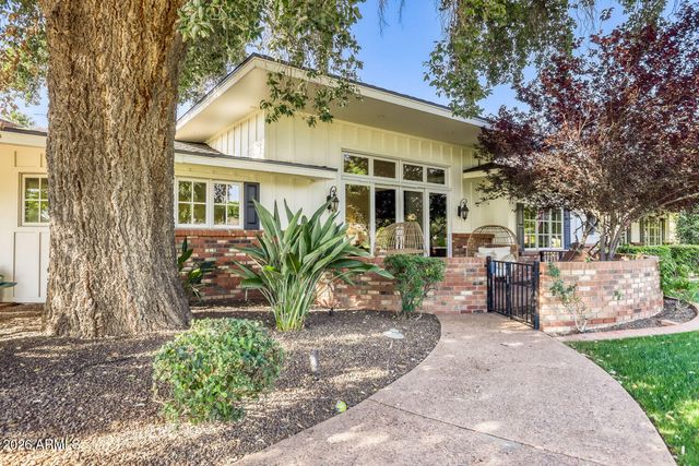 330 W LAWRENCE Road, Phoenix, AZ 85013