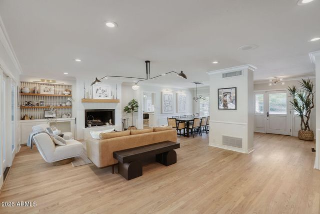 330 W LAWRENCE Road, Phoenix, AZ 85013