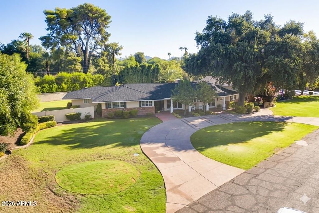 330 W LAWRENCE Road, Phoenix, AZ 85013
