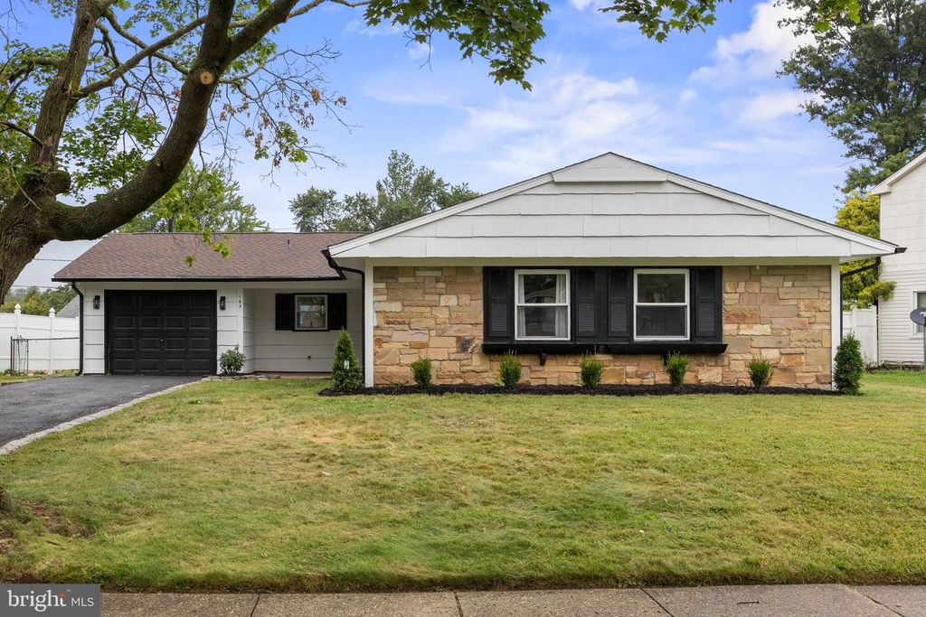 165 NOTTINGHAM DR, Willingboro, NJ 08046