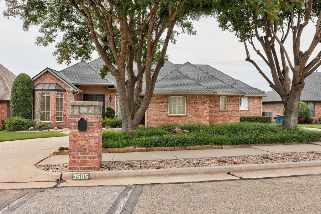 3505 Huntsman Court, Edmond, OK 73003