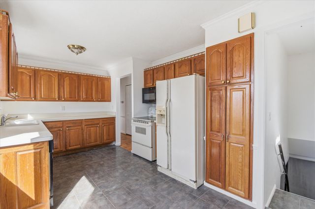 29725 Brown Court, Garden City, MI 48135