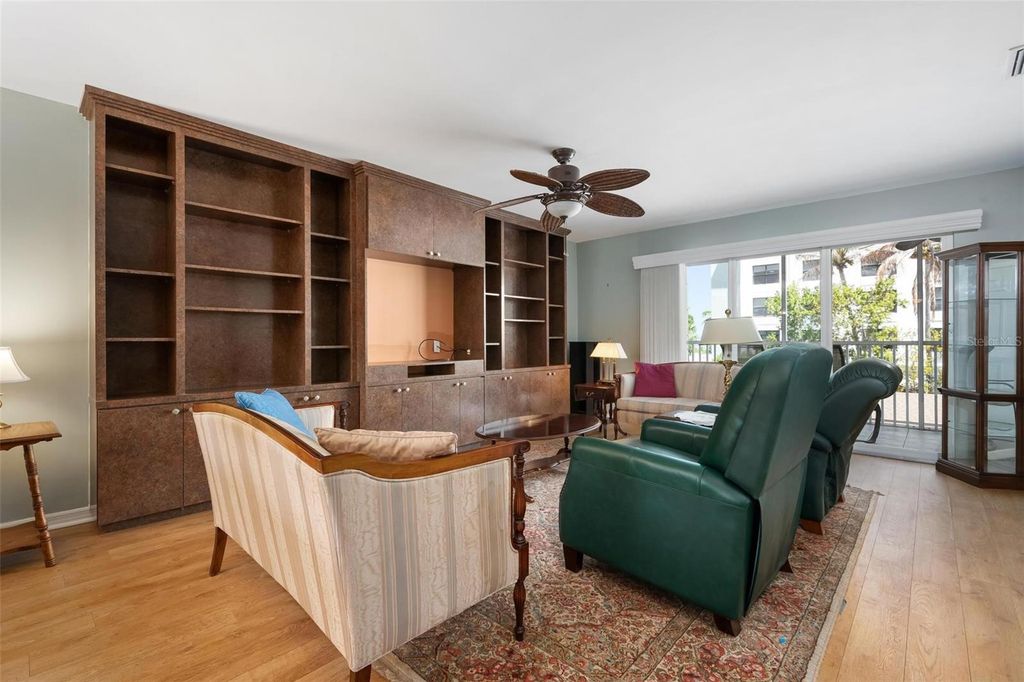 Image 11 of property listing at 150 HARBORSIDE AVENUE 303, Punta Gorda, FL 33950