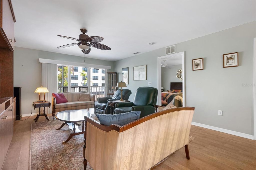 Image 13 of property listing at 150 HARBORSIDE AVENUE 303, Punta Gorda, FL 33950