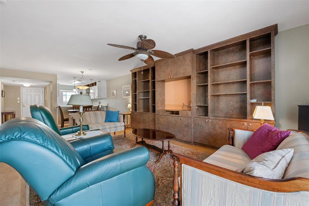 Image 14 of property listing at 150 HARBORSIDE AVENUE 303, Punta Gorda, FL 33950