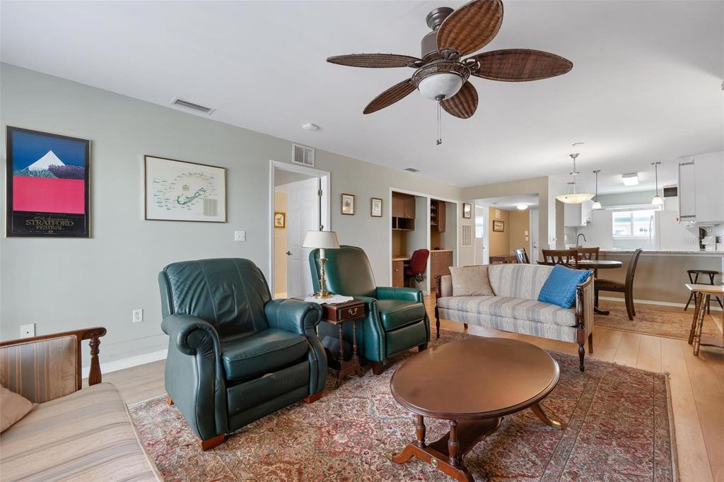 Image 15 of property listing at 150 HARBORSIDE AVENUE 303, Punta Gorda, FL 33950