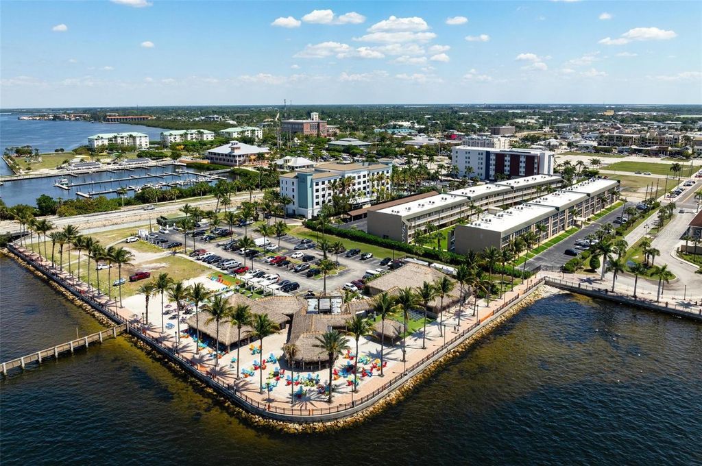 Image 3 of property listing at 150 HARBORSIDE AVENUE 303, Punta Gorda, FL 33950