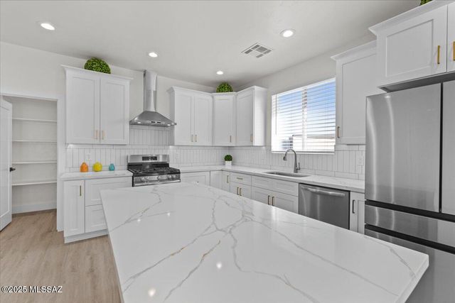 3961 W Highline Street, Thatcher, AZ 85552