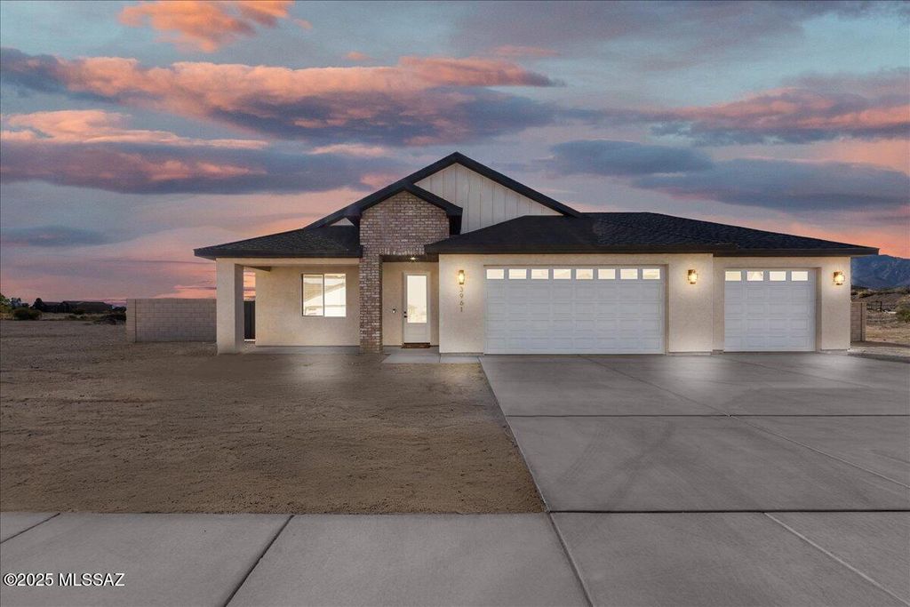 3961 W Highline Street, Thatcher, AZ 85552