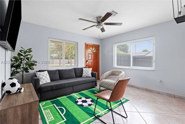 1201 NW 10th St 1-2, Dania Beach, FL 33004