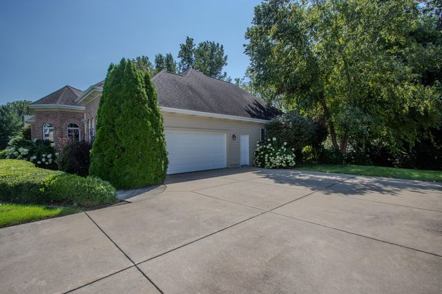 1910 Catkin Circle, Chesterton, IN 46304