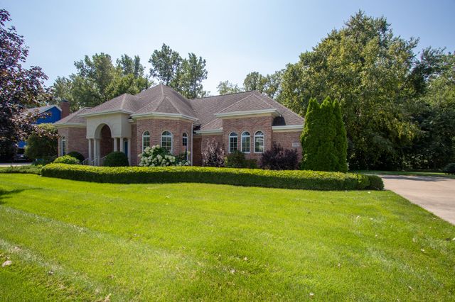 1910 Catkin Circle, Chesterton, IN 46304