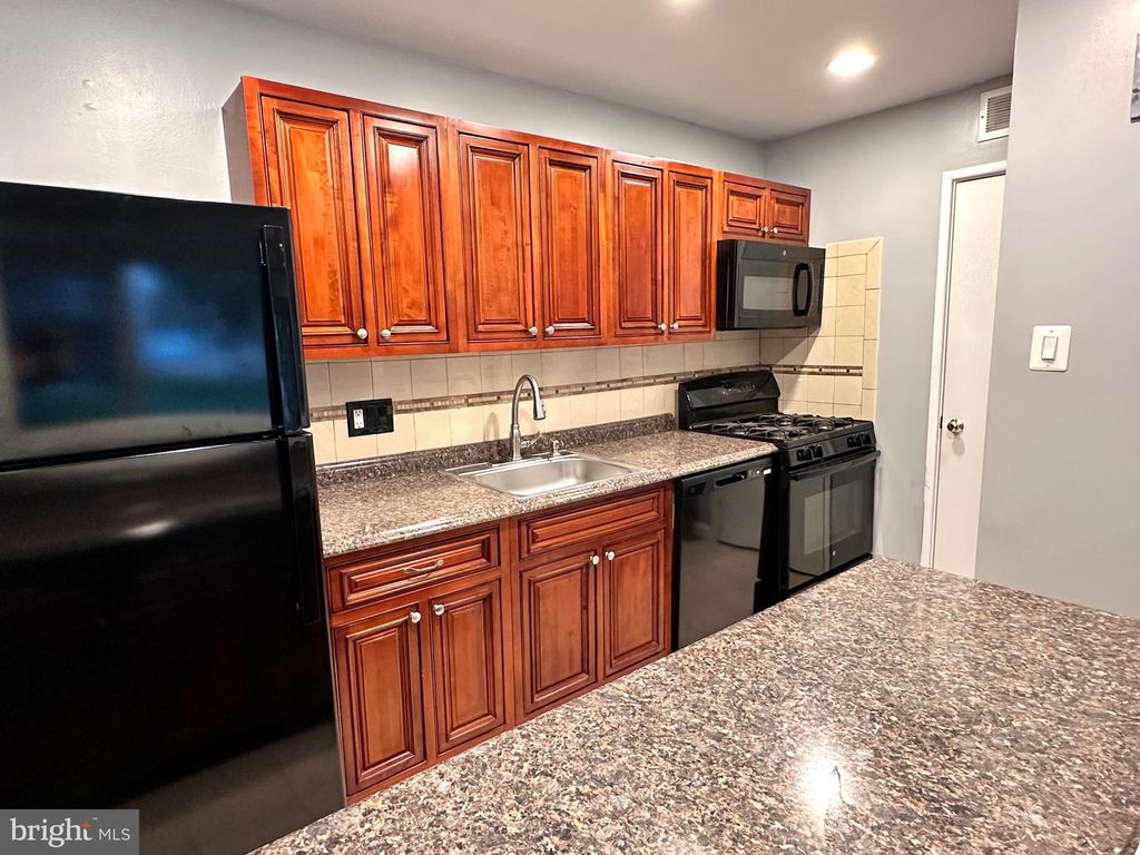 8002 CHANUTE PL #20/6, Falls Church, VA 22042