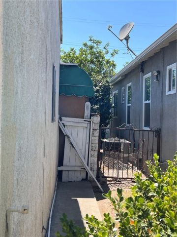 293 Blackshear Avenue, East Los Angeles, CA 90022