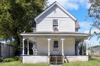 105 Clinton St, Harriman, TN 37748