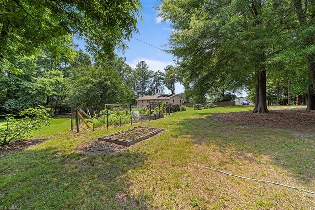 1805 Guilford College Road, Jamestown, NC 27282