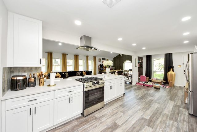 5702 Indigo Street, Houston, TX 77096