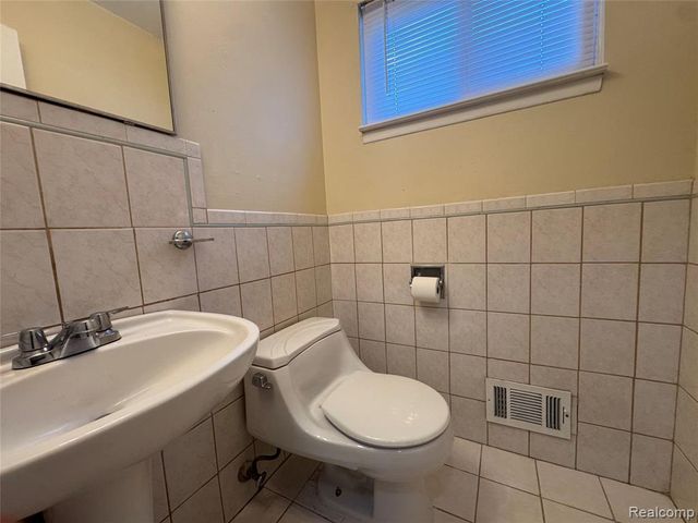 35055 Eden Park Drive, Sterling Heights, MI 48312