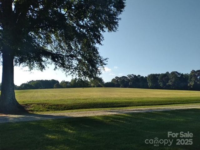 425 E N Street, Newton, NC 28658