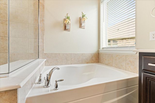 16802 Cherokee Lake Lane, Houston, TX 77044